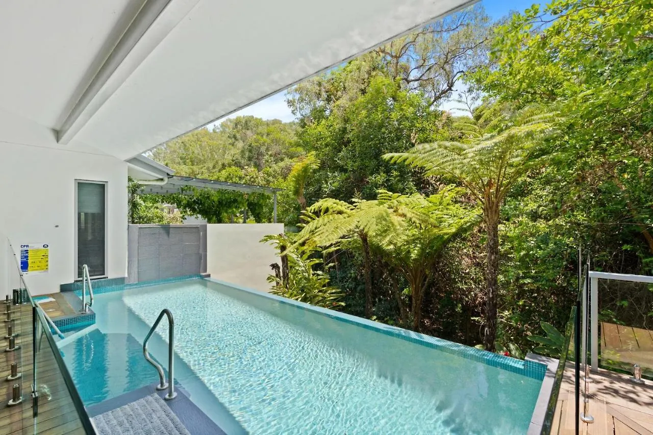 Belle Escapes 60 Ocean Palm Cove Villa Holiday home